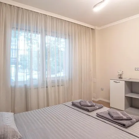 Апартаменты Tina's 2 Bedroom Top Central