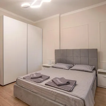 Tina's 2 Bedroom Top Central Апартаменты