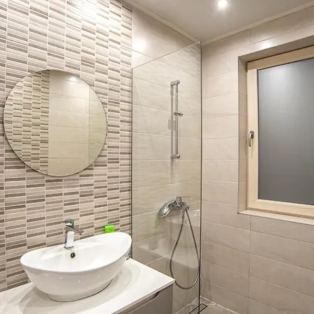 Tina's 2 Bedroom Top Central София